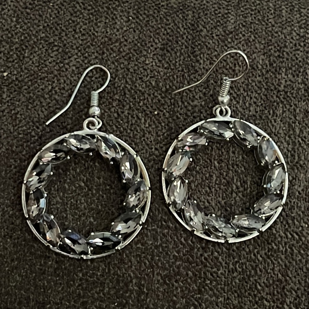 French hook earrings. Faceted gray set in silver-tone.